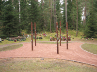 Ljuspelare i minneslunden p Skogskyrkogrden